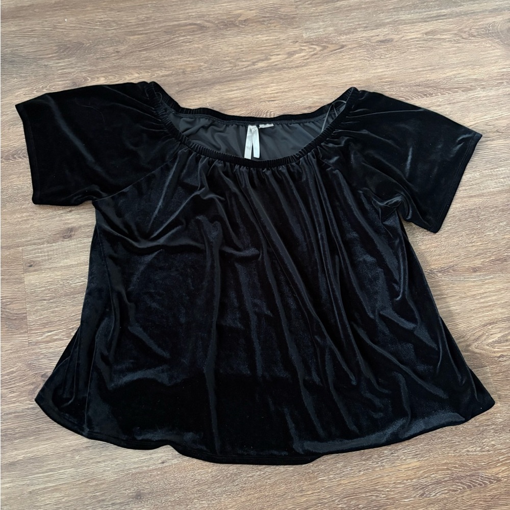 Penningtons Ladies Size 3X Black Velvet Short Sleeve Top Off the Shoulder EUC
